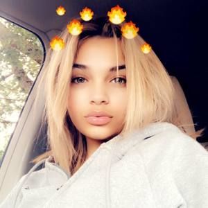 Meet your Posher, Alexis